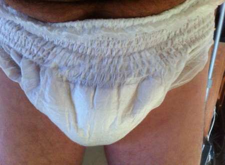 Profil bébé en couche culotte — Creteil
